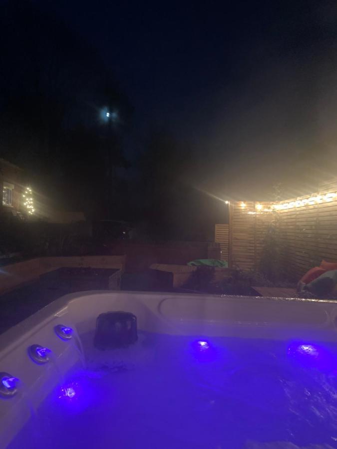 Villa Fantastic Location, Annexe With Hot Tub à Warmingham Extérieur photo